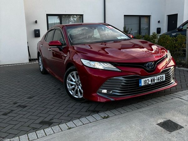 Toyota Camry Saloon, Petrol Hybrid, 2018, Red