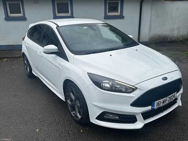 Ford Focus Hatchback, Diesel, 2016, White