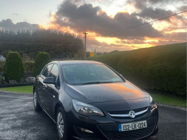 Vauxhall Astra Hatchback, Diesel, 2013, Black