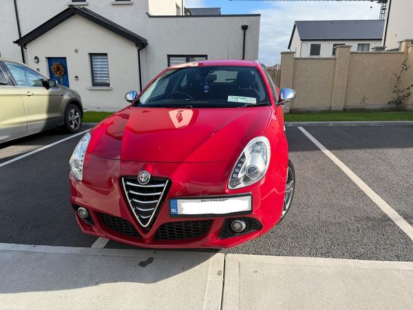 Alfa Romeo Giulietta Hatchback, Diesel, 2016, Red