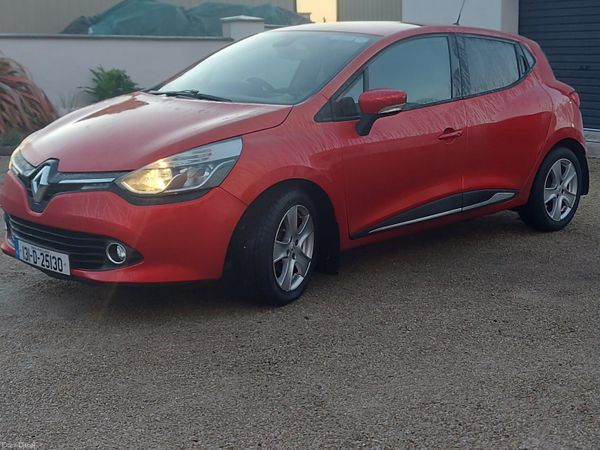 Renault Clio Hatchback, Petrol, 2013, Red