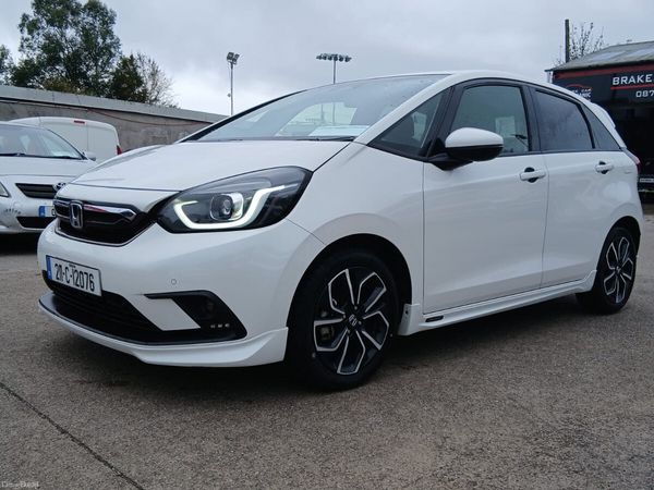 Honda Fit Hatchback, Petrol Hybrid, 2021, White