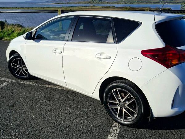 Toyota Auris Hatchback, Diesel, 2015, White