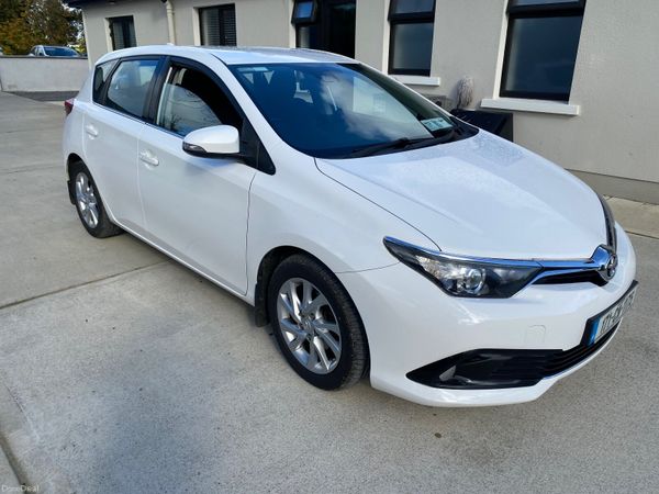 Toyota Auris Hatchback, Diesel, 2017, White