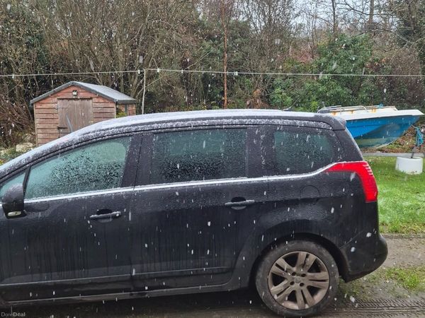 Peugeot 5008 MPV, Diesel, 2011, Black