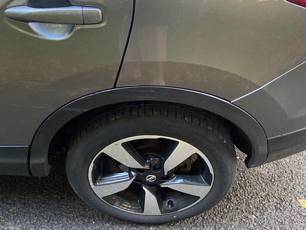 Nissan Qashqai Hatchback, Diesel, 2016, Grey