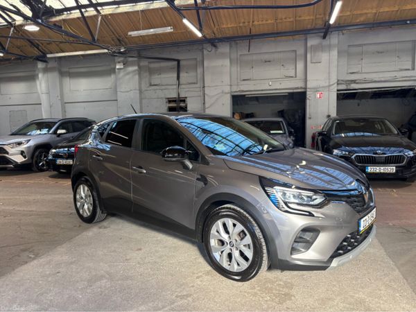 Renault Captur Hatchback, Petrol, 2022, Grey