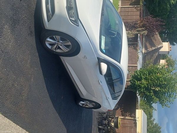 Vauxhall Insignia Hatchback, Diesel, 2018, White