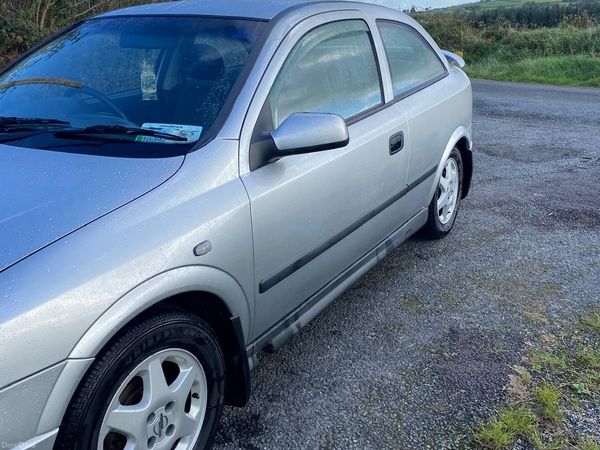Opel Astra Hatchback, Petrol, 2001, Silver