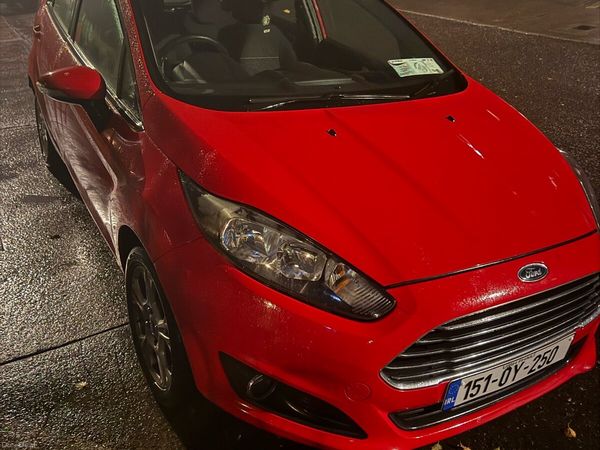 Ford Fiesta Hatchback, Diesel, 2015, Red