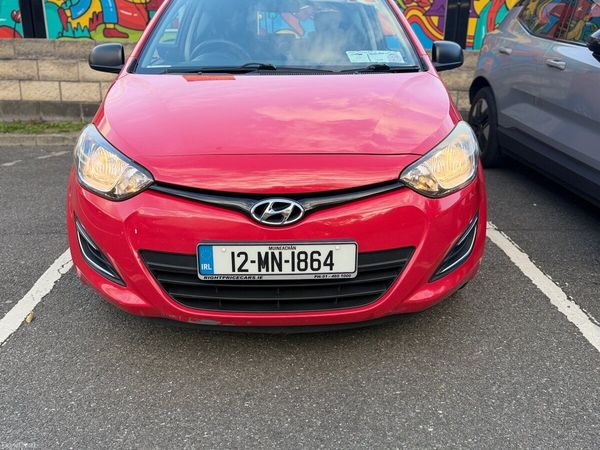 Hyundai i20 Hatchback, Petrol, 2012, Red