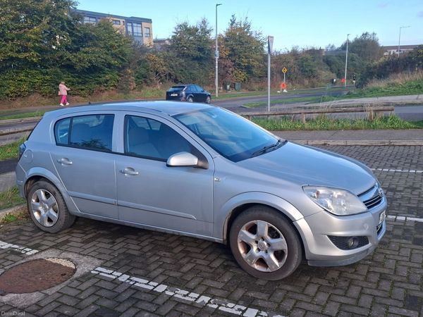 Opel Astra Hatchback, Petrol, 2008, Silver