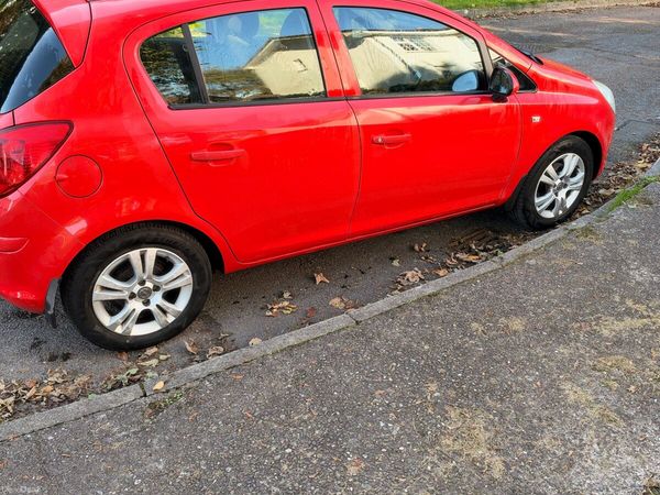 Opel Corsa Hatchback, Petrol, 2011, Red