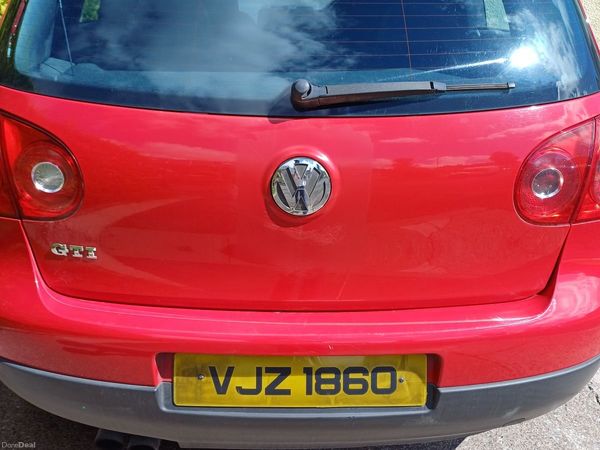 Volkswagen Golf Hatchback, Petrol, 2005, Red