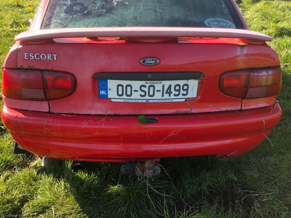 Ford Escort Hatchback, Petrol, 2000, Red