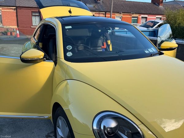 Volkswagen Beetle Hatchback, Petrol, 2013, Yellow