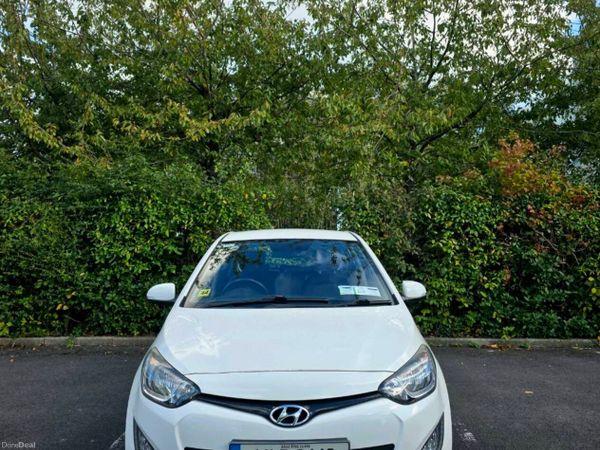 Hyundai i20 Hatchback, Petrol, 2014, White
