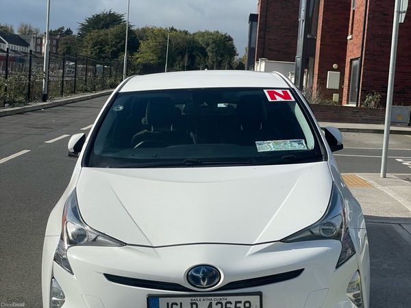 Toyota Prius Hatchback, Petrol Hybrid, 2016, White