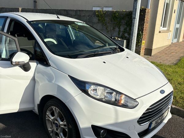 Ford Fiesta Hatchback, Petrol, 2014, White