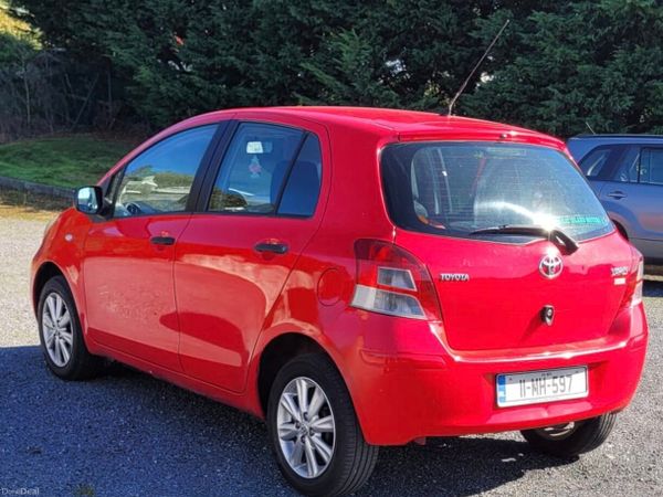 Toyota Yaris Hatchback, Petrol, 2011, Red