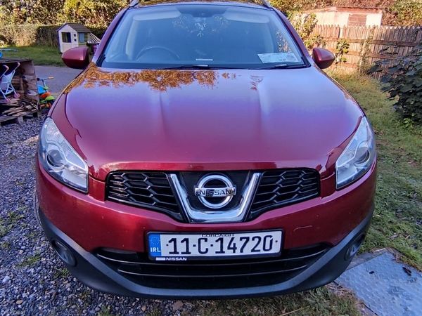 Nissan Qashqai+2 Hatchback, Diesel, 2011, Red