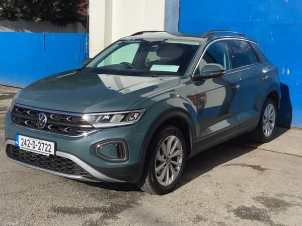 Volkswagen T-Roc SUV, Petrol, 2024, Blue