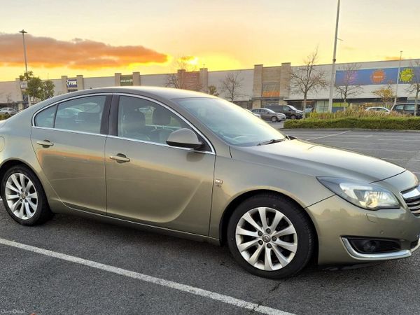 Vauxhall Insignia Hatchback, Diesel, 2015, Green
