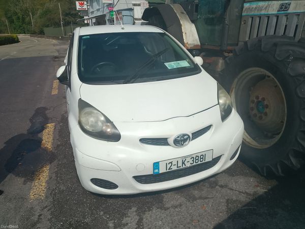 Toyota Aygo Hatchback, Petrol, 2012, White