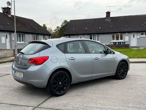 Opel Astra MPV, Diesel, 2012, Silver