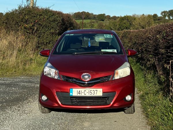 Toyota Yaris Hatchback, Petrol, 2014, Red