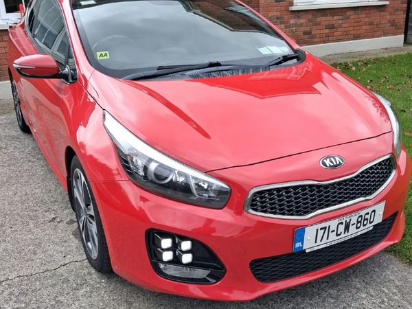 Kia Ceed Hatchback, Diesel, 2017, Red