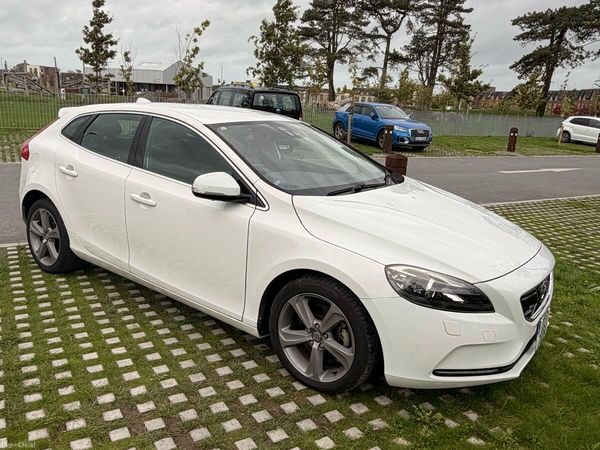 Volvo V40 Hatchback, Petrol, 2013, White