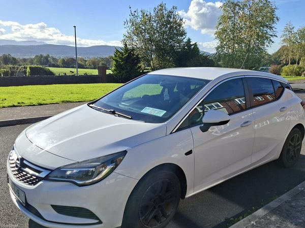 Opel Astra Hatchback, Diesel, 2016, White