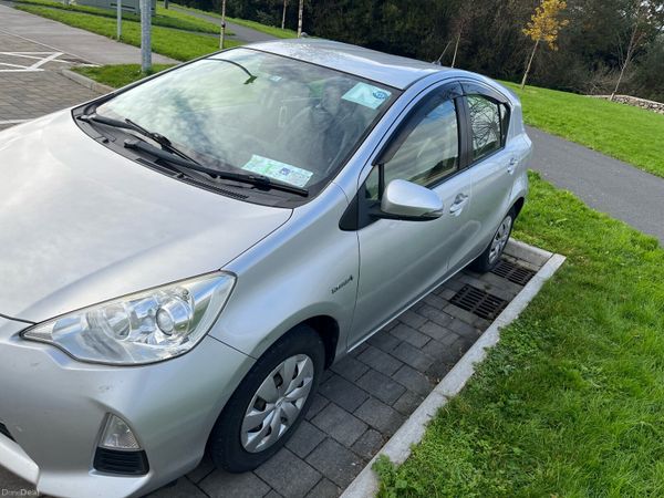 Toyota Aqua Hatchback, Petrol Hybrid, 2014, Silver