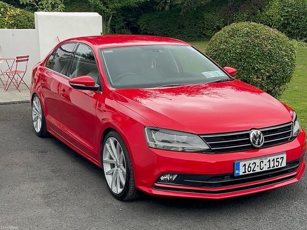 Volkswagen Jetta Saloon, Petrol, 2016, Red
