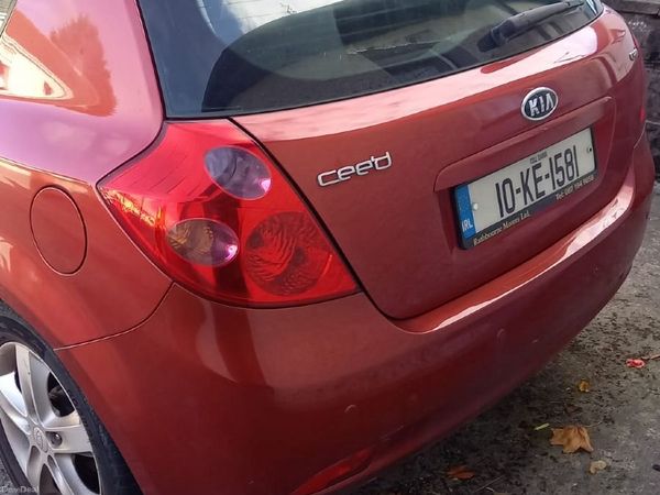 Kia Ceed Hatchback, Diesel, 2010, Red