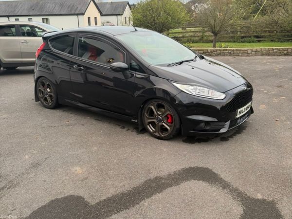 Ford Fiesta Hatchback, Petrol, 2015, Black