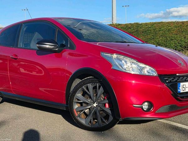 Peugeot 208 Hatchback, Petrol, 2015, Red