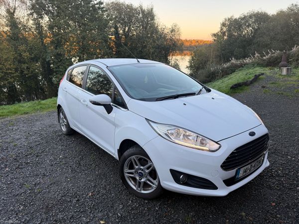 Ford Fiesta Hatchback, Petrol, 2014, White