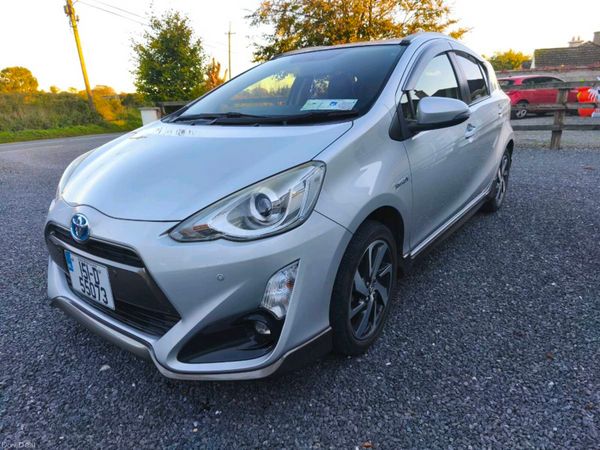 Toyota Aqua Hatchback, Petrol Hybrid, 2015, Silver