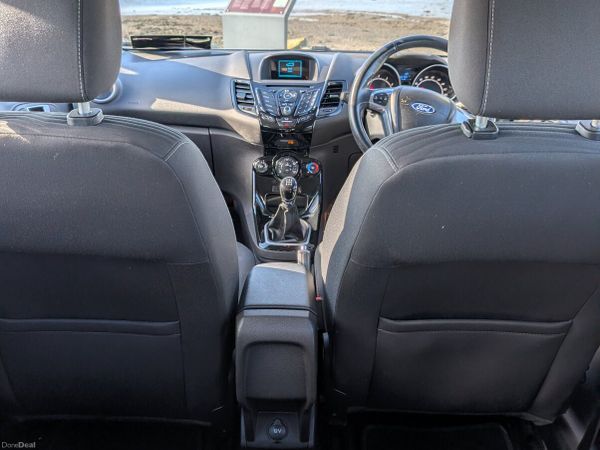 Ford Fiesta Hatchback, Petrol, 2015, White
