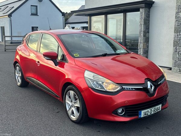 Renault Clio Hatchback, Petrol, 2014, Red