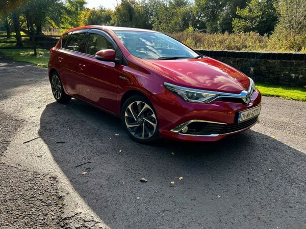 Toyota Auris Hatchback, Petrol Hybrid, 2017, Red