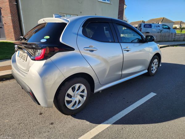 Toyota Yaris Hatchback, Petrol Hybrid, 2021, Silver