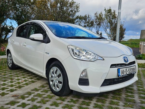 Toyota Aqua Hatchback, Petrol Hybrid, 2014, White