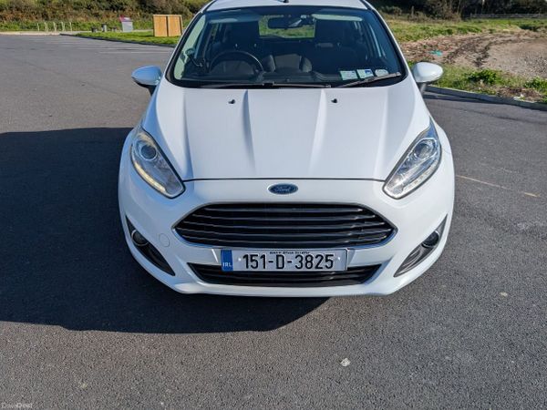 Ford Fiesta Hatchback, Petrol, 2015, White