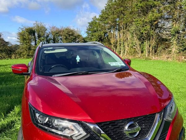 Nissan Qashqai MPV, Petrol, 2018, Red