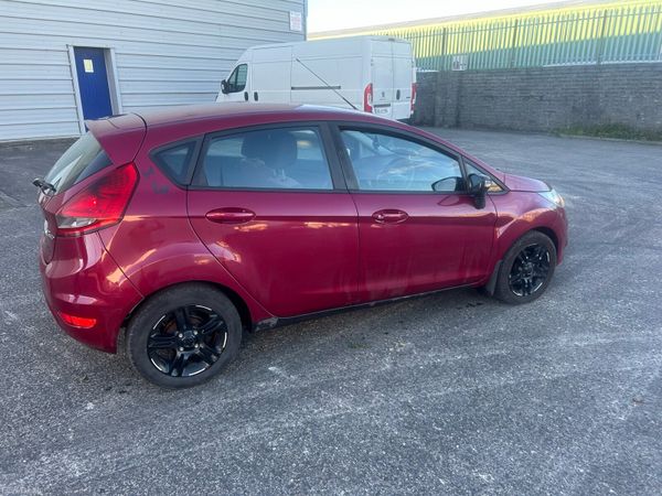Ford Fiesta Hatchback, Diesel, 2010, Red