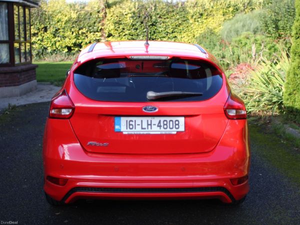 Ford Focus Hatchback, Diesel, 2016, Red