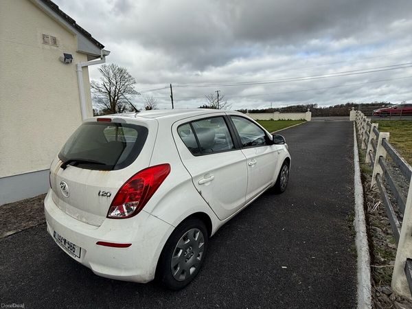 Hyundai i20 Hatchback, Petrol, 2013, White
